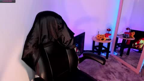 Snapshot of giabrook chatting on December 11, 2024, 7:42 am Gia online show from December 11, 2024, 7:42 am