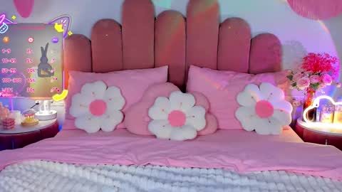 Gia online show from November 18, 2025, 2:54 pm