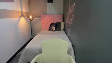 G I A  FOX online show from December 27, 2024, 11:50 am