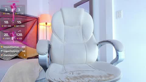 Gia  online show from December 21, 2024, 8:43 pm