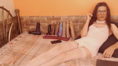 Snapshot of gianina_cd chatting on January 18, 2025, 11:33 pm Gianina online show from January 18, 2025, 11:33 pm
