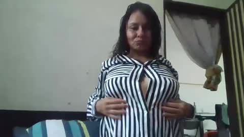 gianna165909 online show from January 1, 2025, 5:55 pm