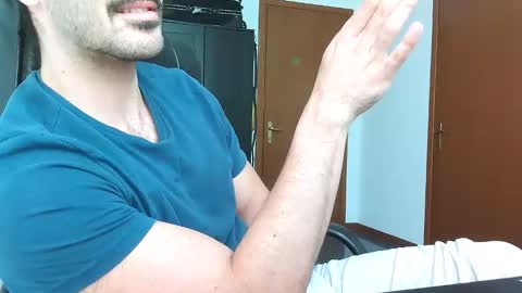 gianniamalfi online show from April 11, 2026, 2:21 pm