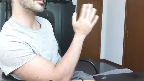 gianniamalfi online show from April 16, 2026, 2:07 pm