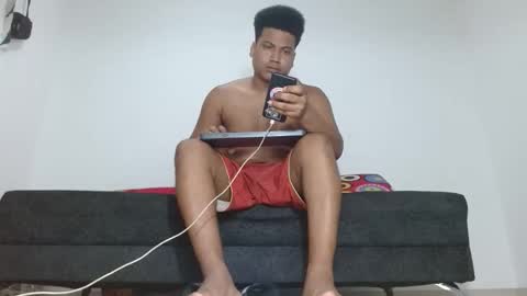 Snapshot of giant_feet chatting on June 4, 2026, 4:40 am BOSS online show from June 4, 2026, 4:40 am