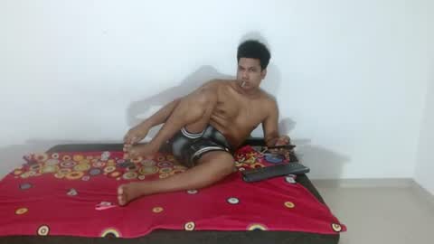Snapshot of giant_feet chatting on June 26, 2026, 5:12 am BOSS online show from June 26, 2026, 5:12 am