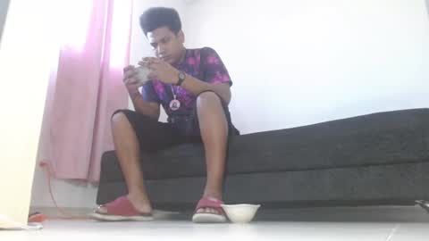 Snapshot of giant_feet chatting on June 27, 2026, 10:15 pm BOSS online show from June 27, 2026, 10:15 pm