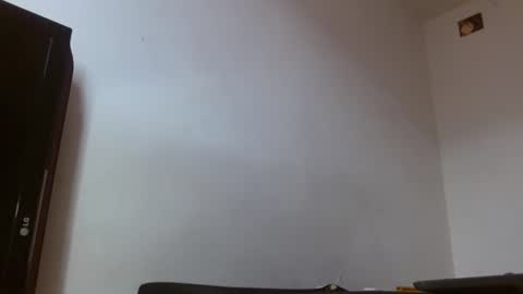 Snapshot of giant_feet chatting on July 12, 2026, 12:40 pm BOSS online show from July 12, 2026, 12:40 pm