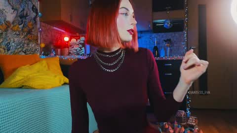 Snapshot of giantess_eva chatting on December 24, 2024, 11:33 pm Eva online show from December 24, 2024, 11:33 pm