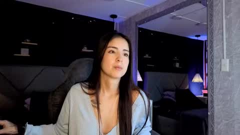 Gia online show from October 10, 2025, 12:04 pm