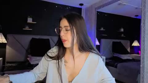 Gia online show from October 18, 2025, 2:18 pm