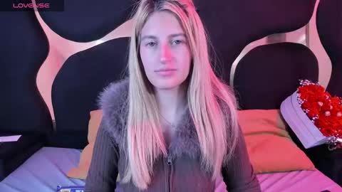 GiaRoussel online show from February 14, 2026, 3:42 pm