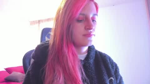 GiaRoussel online show from April 18, 2026, 3:38 pm