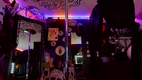 Giggles online show from December 3, 2024, 12:35 am