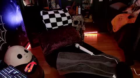 Giggles online show from January 11, 2025, 12:01 am