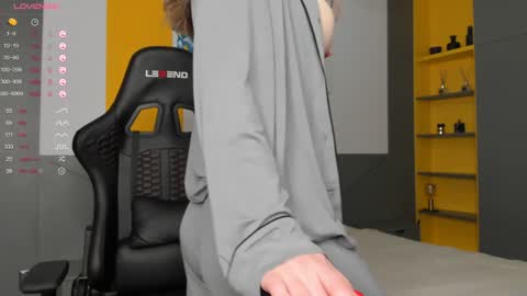 gigihadd online show from December 4, 2024, 4:05 pm