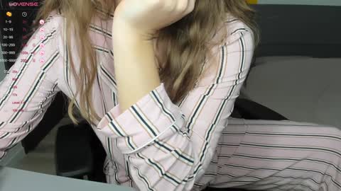 gigihadd online show from January 5, 2025, 7:39 pm