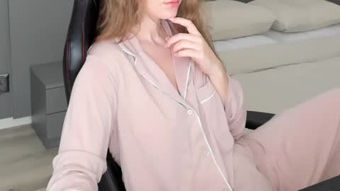 gigihadd online show from January 20, 2025, 1:11 pm