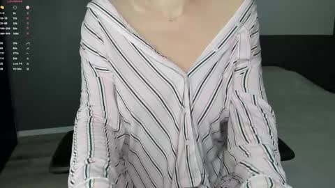 gigihadd online show from October 1, 2025, 1:50 pm