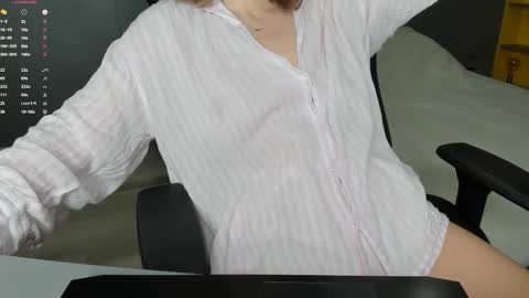 gigihadd online show from November 24, 2025, 1:00 pm