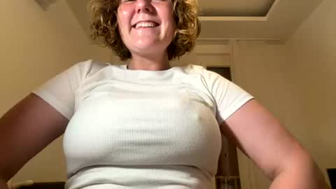 Snapshot of gigireine_ chatting on July 27, 2026, 9:33 pm gigireine online show from July 27, 2026, 9:33 pm