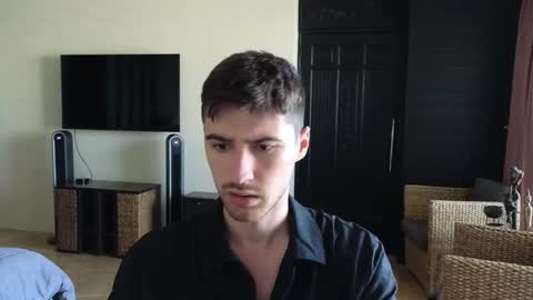 gilbertogonzales online show from November 5, 2025, 2:22 am