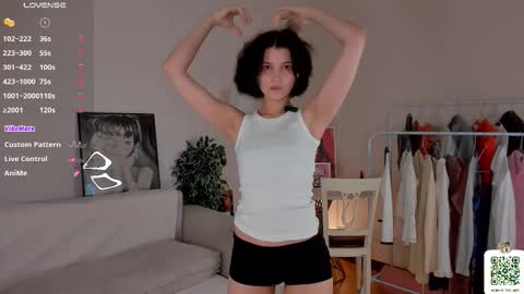 Mia online show from November 7, 2025, 8:14 am