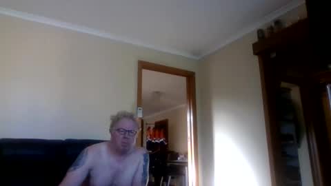 gimmmieoooo online show from April 3, 2026, 10:30 pm