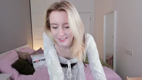 Snapshot of gin_yoon chatting on December 4, 2024, 6:33 am Gin online show from December 4, 2024, 6:33 am