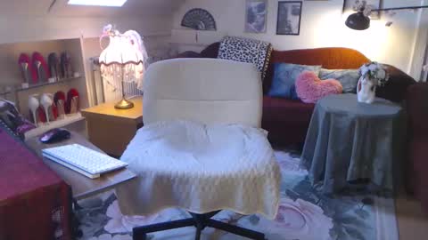 Snapshot of ginablondecam chatting on May 15, 2026, 6:04 pm Gina online show from May 15, 2026, 6:04 pm