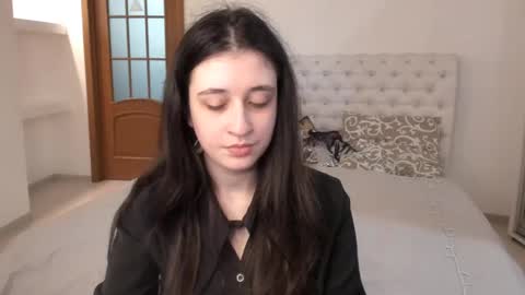 Kate online show from March 9, 2025, 11:03 am