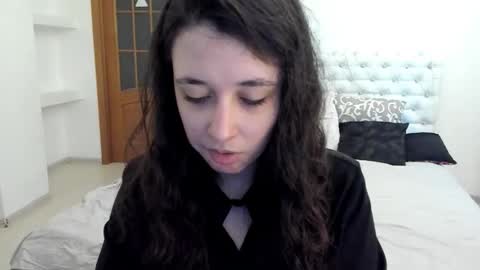 Kate online show from September 19, 2025, 7:54 am