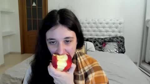 Kate online show from October 28, 2025, 9:57 am