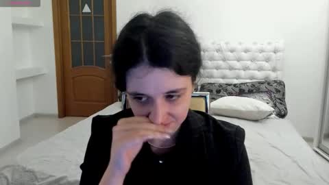 Kate online show from November 19, 2025, 9:53 am