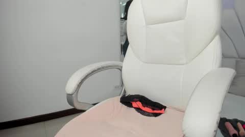 Ginebra Ness online show from November 19, 2025, 1:00 pm