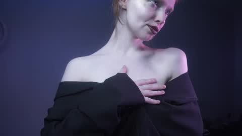        im expecting 350 thumbs up on my altar   online show from October 4, 2025, 10:19 pm