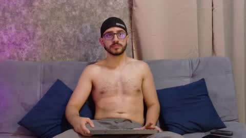 Gio online show from September 18, 2025, 9:39 pm