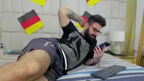 gio_lorenz online show from October 1, 2025, 1:17 pm