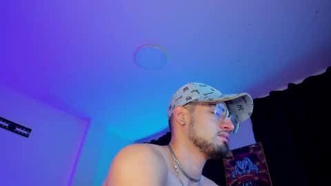 GIOMAR REYES online show from December 24, 2024, 7:39 am