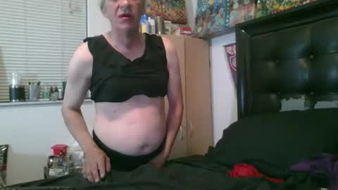 giovanna132008 online show from October 14, 2025, 12:00 am