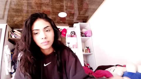 giovanna_oliveria online show from February 25, 2026, 2:27 pm