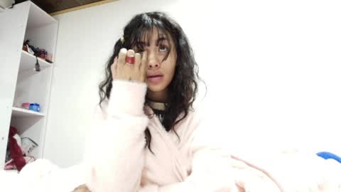 Snapshot of giovanna_oliveria chatting on April 17, 2026, 7:00 am giovanna_oliveria online show from April 17, 2026, 7:00 am