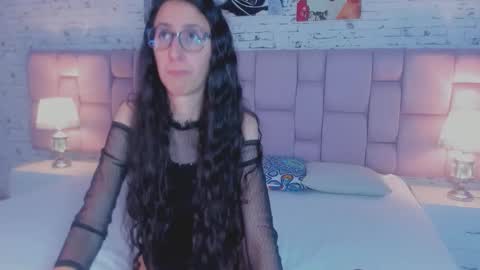 Snapshot of girafmusic chatting on November 14, 2025, 1:32 pm GirafMusic online show from November 14, 2025, 1:32 pm