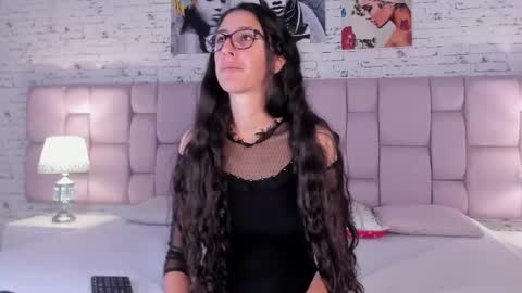 Snapshot of girafmusic chatting on November 21, 2025, 1:10 pm GirafMusic online show from November 21, 2025, 1:10 pm