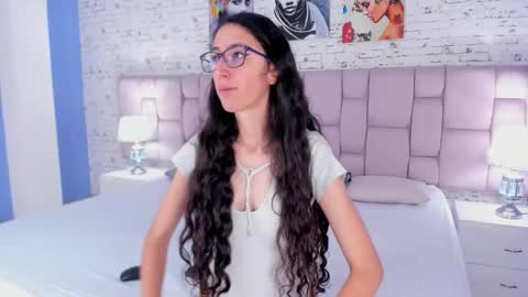 Snapshot of girafmusic chatting on December 2, 2025, 12:54 pm GirafMusic online show from December 2, 2025, 12:54 pm