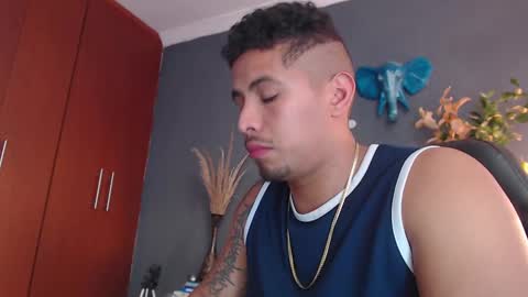 piggy boy online show from December 3, 2024, 8:39 pm