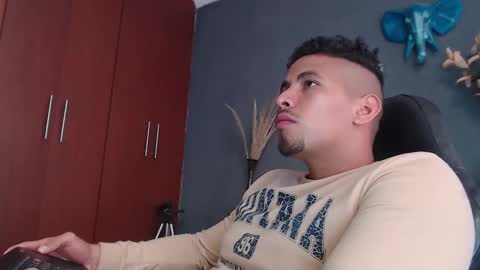 piggy boy online show from December 29, 2024, 3:57 pm