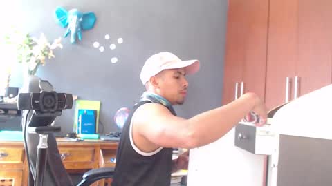 piggy boy online show from January 18, 2025, 6:21 pm