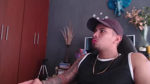 piggy boy online show from January 19, 2025, 5:39 pm