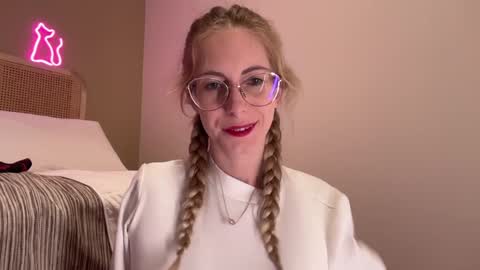 Nikki online show from January 2, 2025, 4:13 pm
